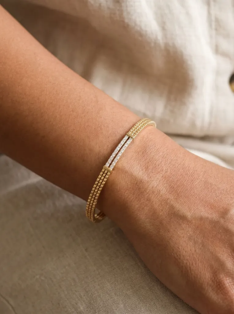 Close-up_of_a_woman's_wrist_202606061547.webp