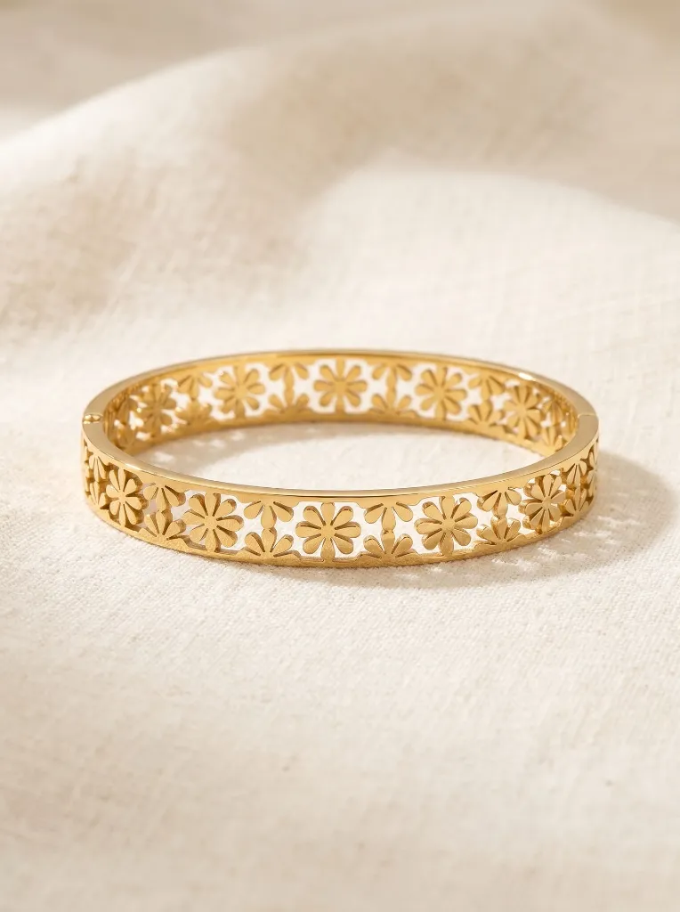 A_gold_hollow_cutout_bangle_202606061508 (1).webp