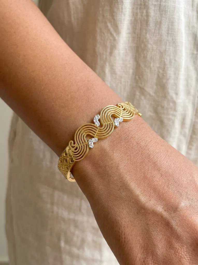 Close-up_of_a_woman's_wrist_202606061522.webp