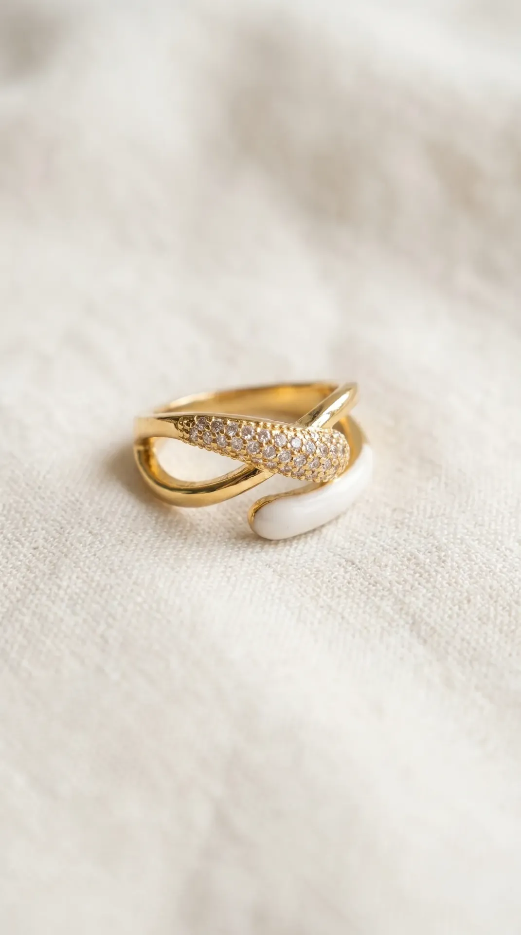 Aeris Line Ring
