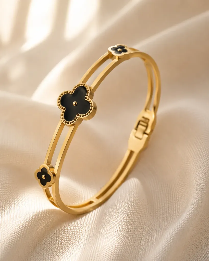 Noir clover bracelet